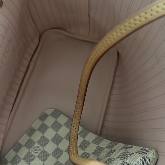 Almost brand new no stains excellent condition. - Picture 7 of 7